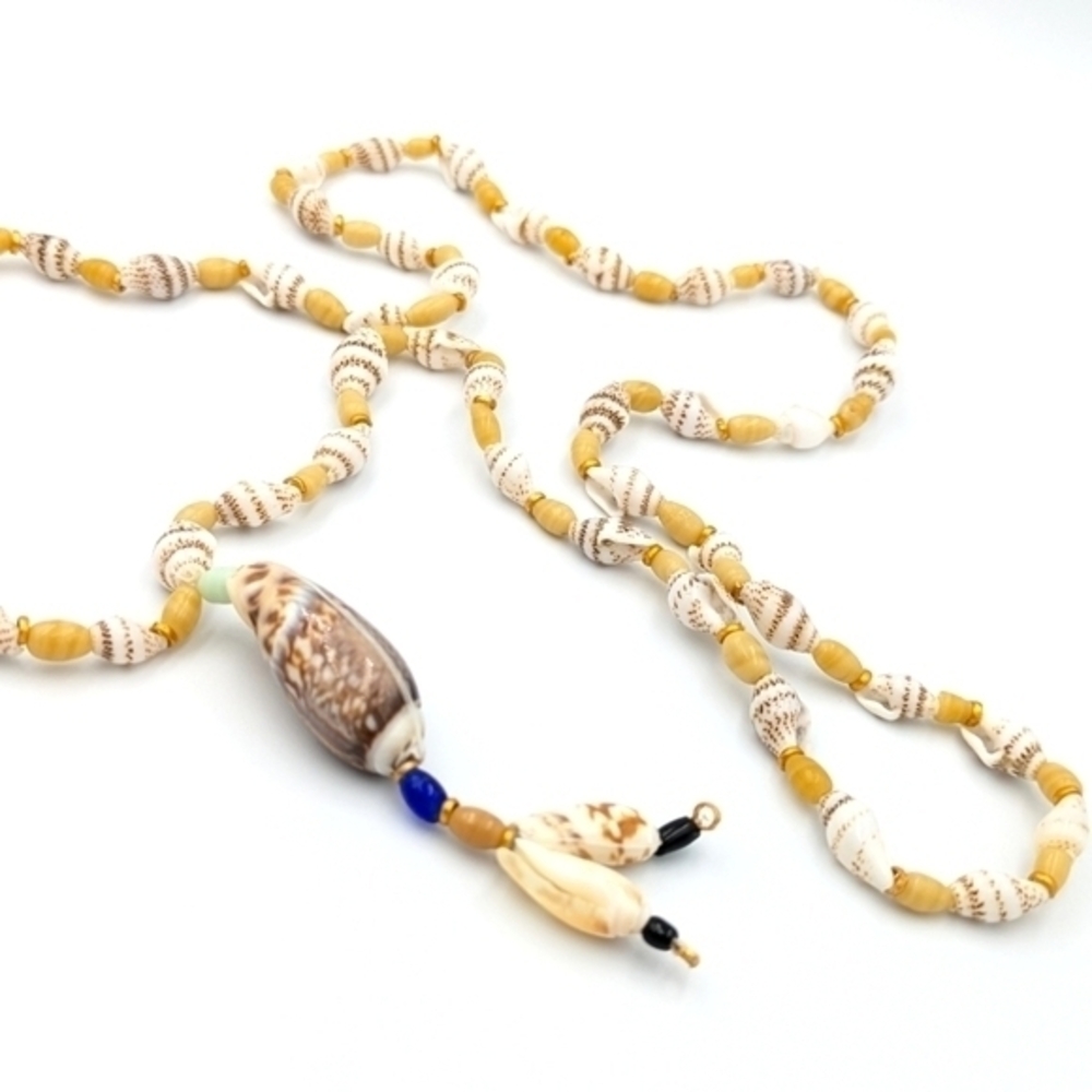 5/25$  Long shell single strand necklace